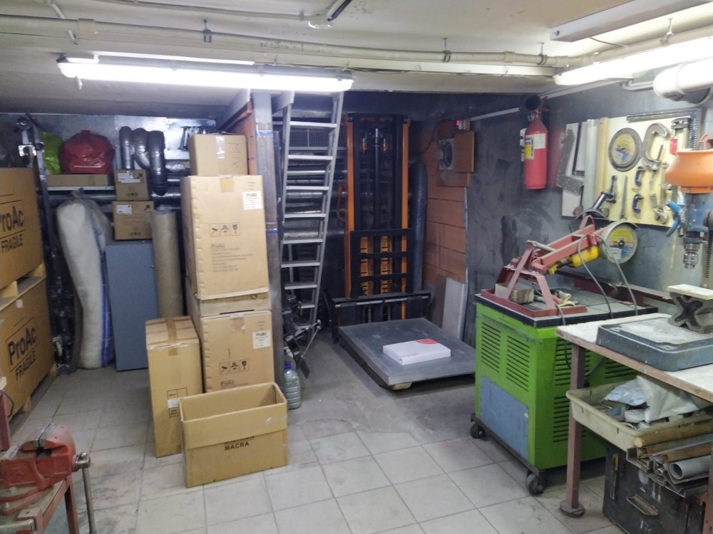 Аренда торгового помещения Жилое здание 