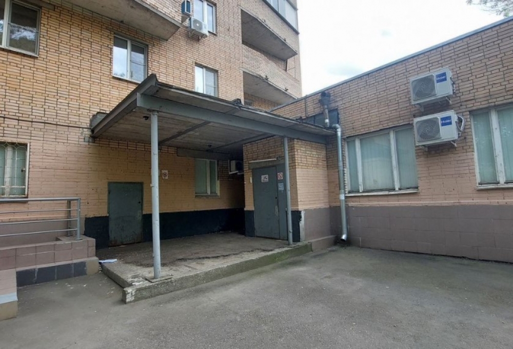 Аренда торгового помещения Жилое здание 