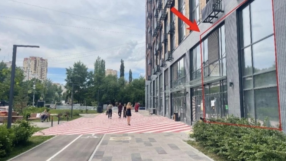 Продажа торгового помещения Жилое здание 