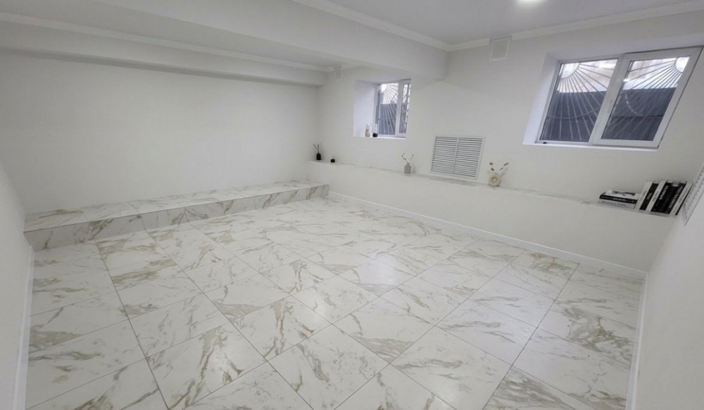 Продажа торгового помещения Жилое здание 