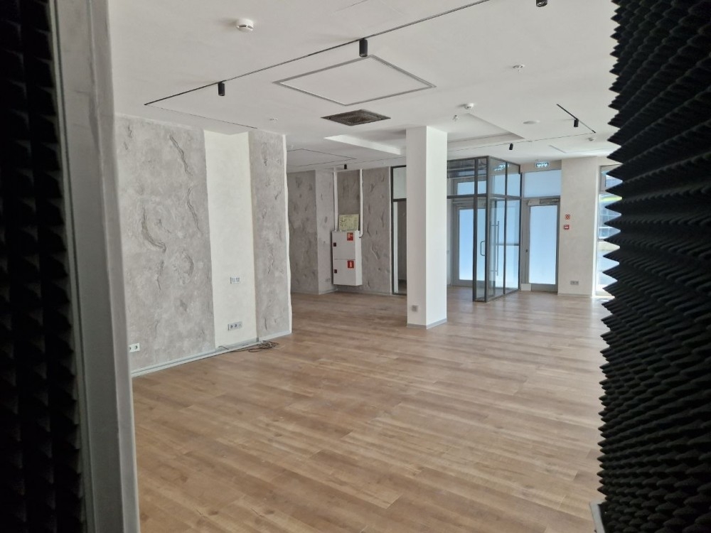 Аренда торгового помещения Деловой комплекс «Poklonka Place»