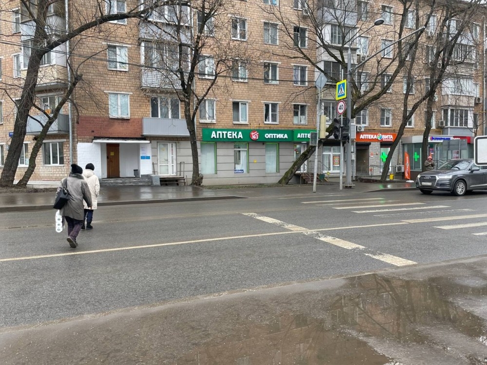 Продажа торгового помещения Жилое здание 