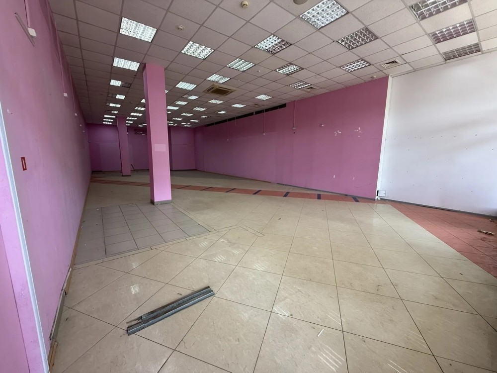 Аренда торгового помещения Жилое здание 