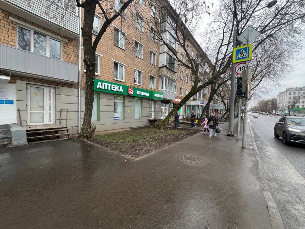 Продажа торгового помещения Жилое здание 