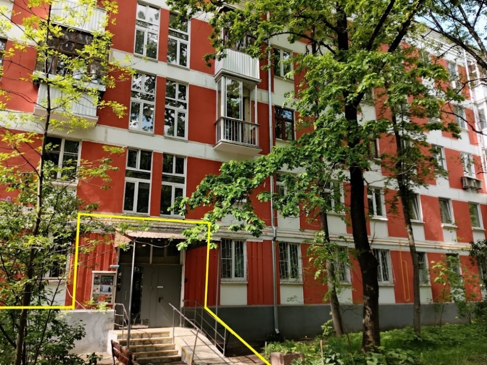 Продажа торгового помещения Жилое здание 