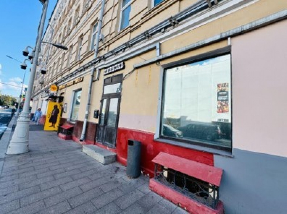 Аренда торгового помещения Жилое здание 