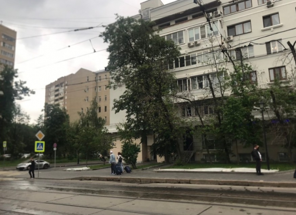 Продажа торгового помещения Жилое здание 
