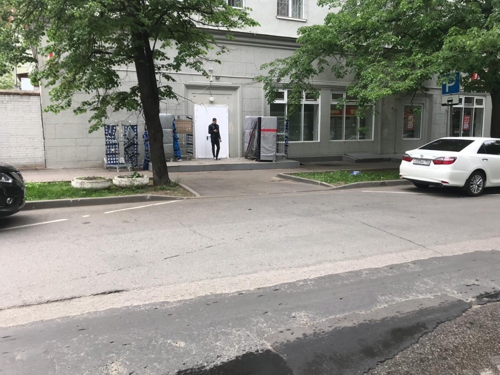 Аренда торгового помещения Жилое здание 