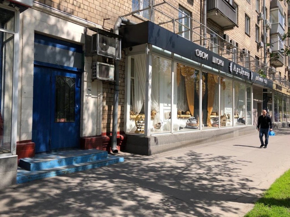 Аренда торгового помещения Жилое здание 