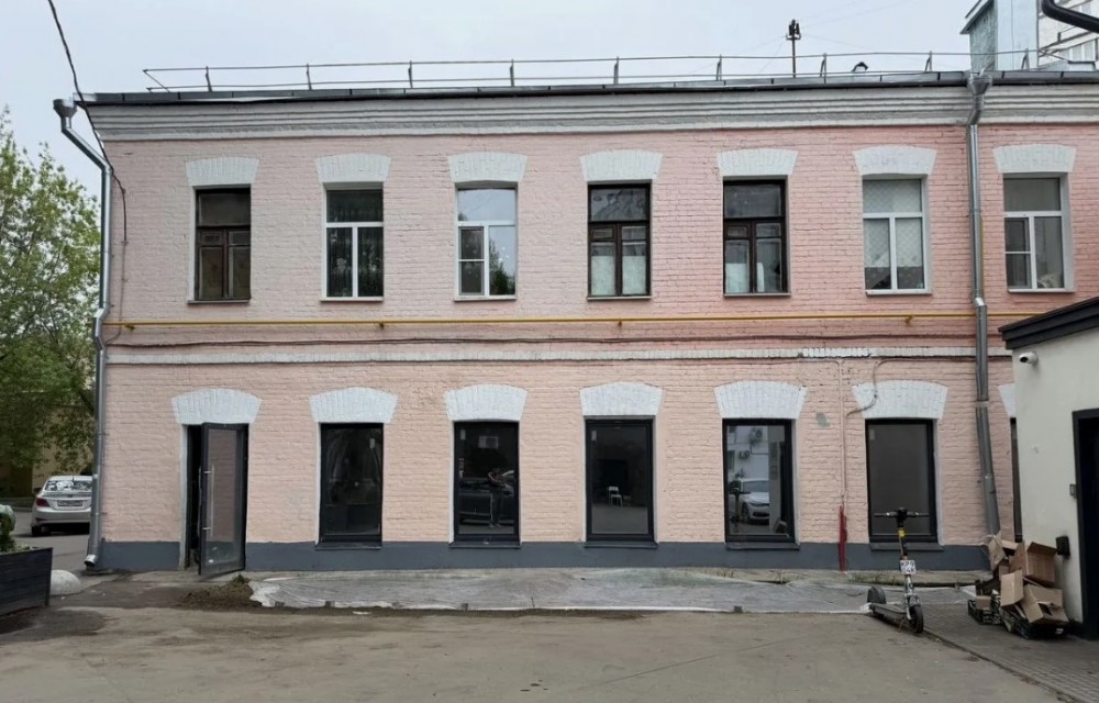 Продажа торгового помещения Жилое здание 