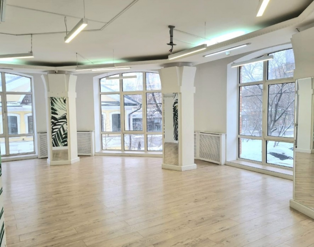 Аренда торгового помещения Жилое здание 