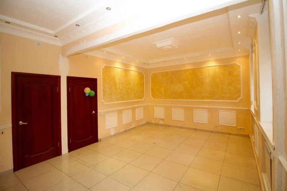 Продажа торгового помещения Жилое здание 