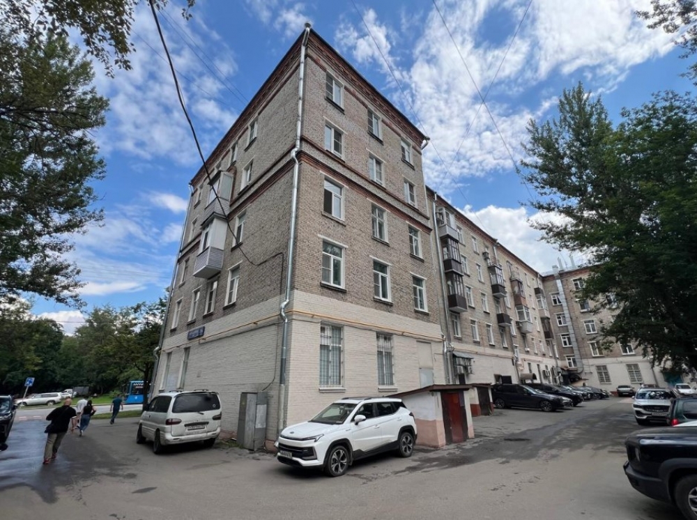 Продажа торгового помещения Жилое здание 