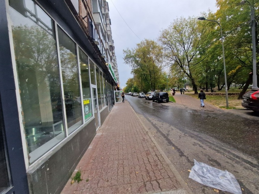 Аренда торгового помещения Жилое здание 