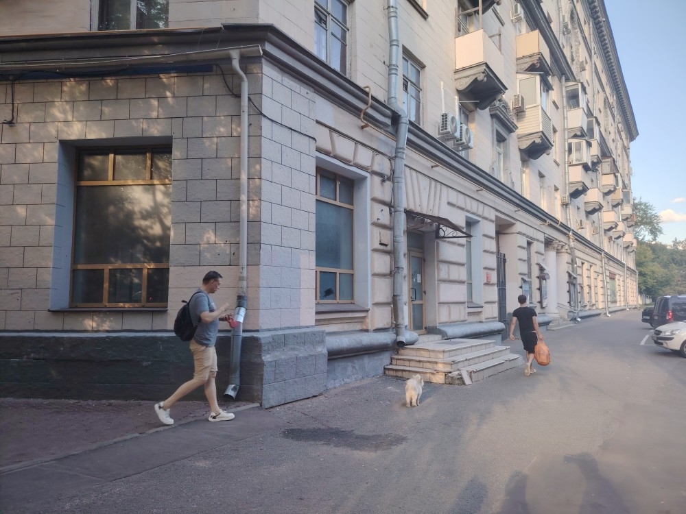 Аренда торгового помещения Жилое здание 