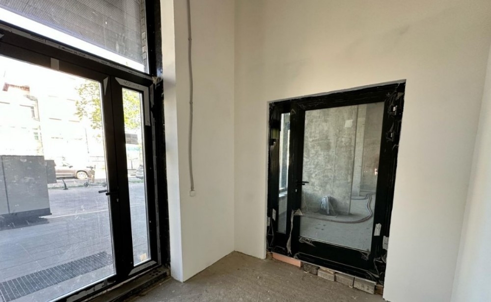 Продажа торгового помещения Жилое здание 