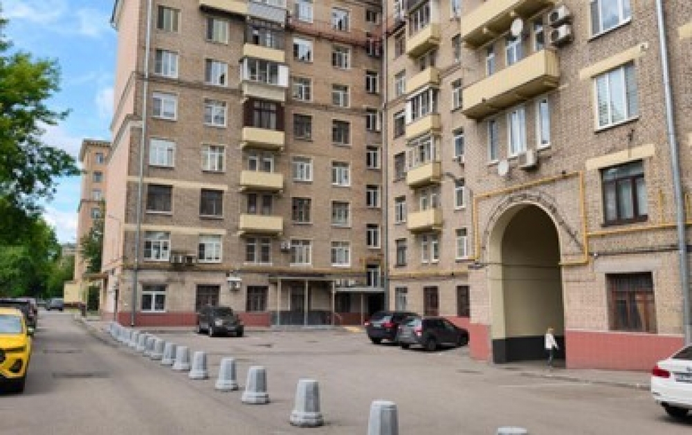 Продажа торгового помещения Жилое здание 