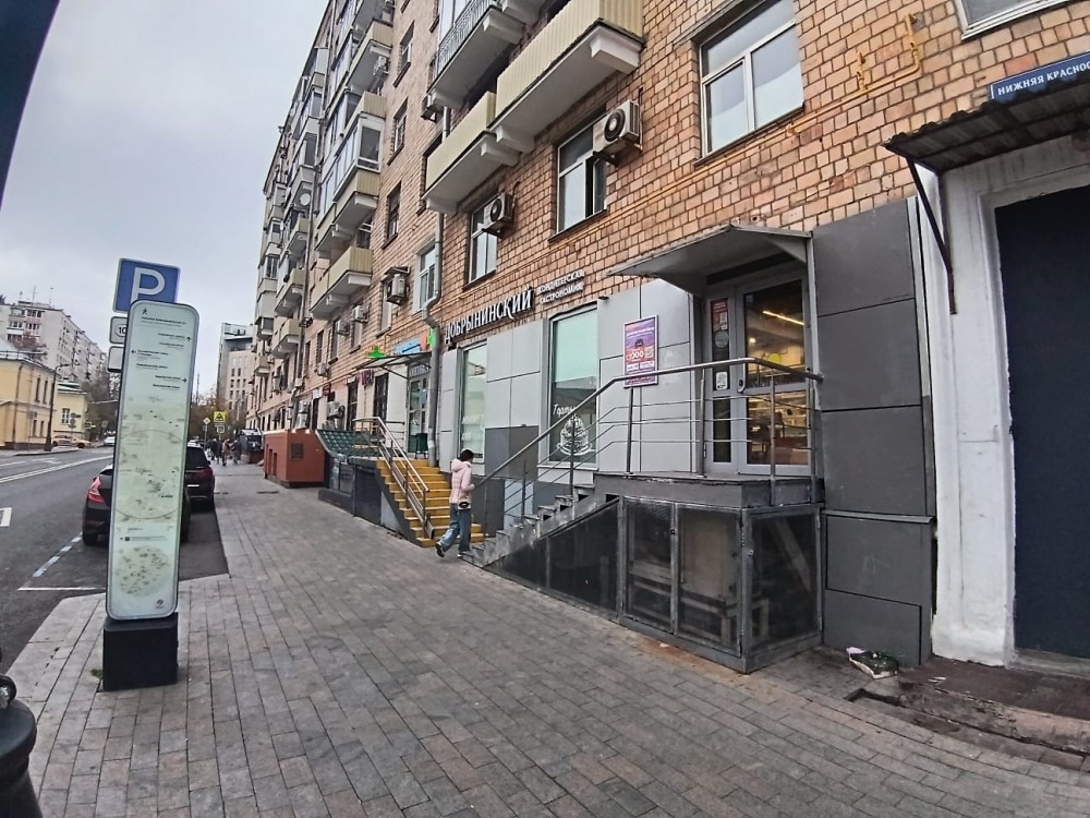 Аренда торгового помещения Жилое здание 