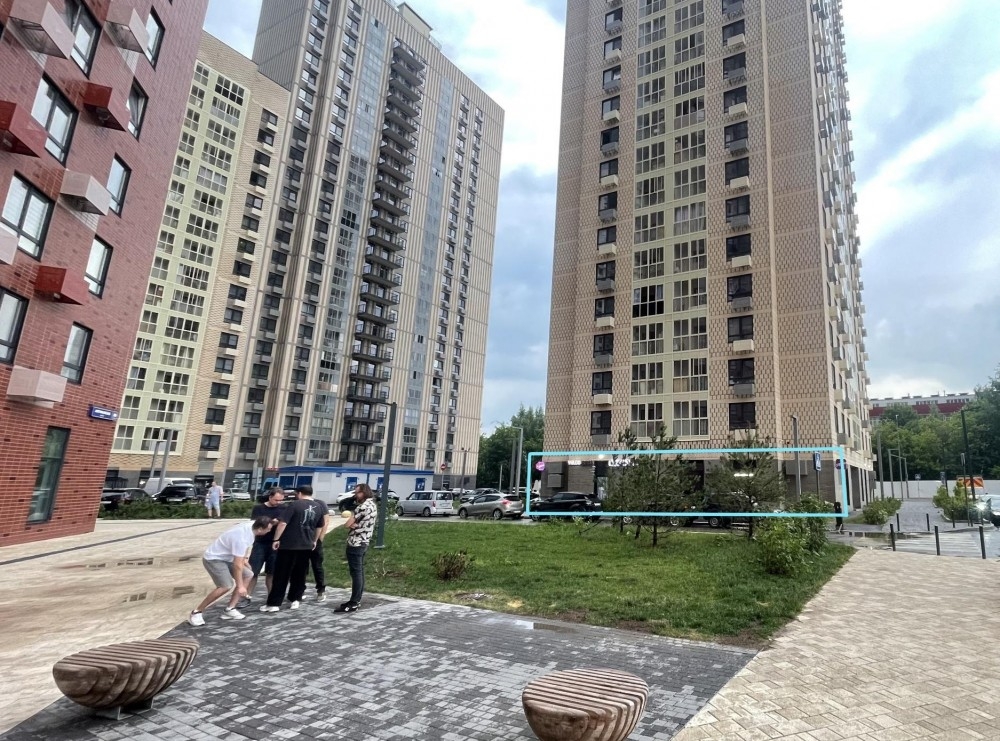Продажа торгового помещения Жилое здание 