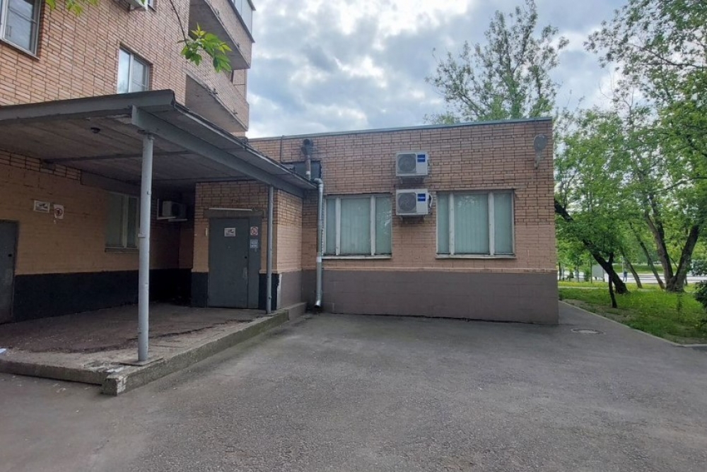 Аренда торгового помещения Жилое здание 