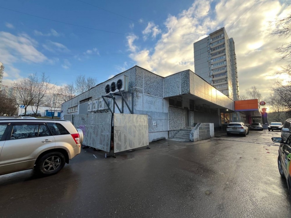 Аренда торгового помещения Жилое здание 