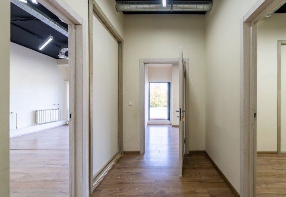 Аренда торгового помещения Бизнес-центр «SMOLA»