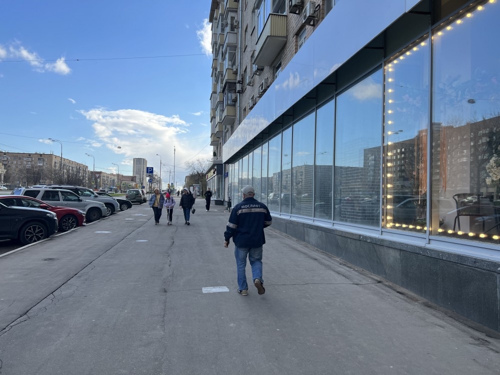Аренда торгового помещения Жилое здание 