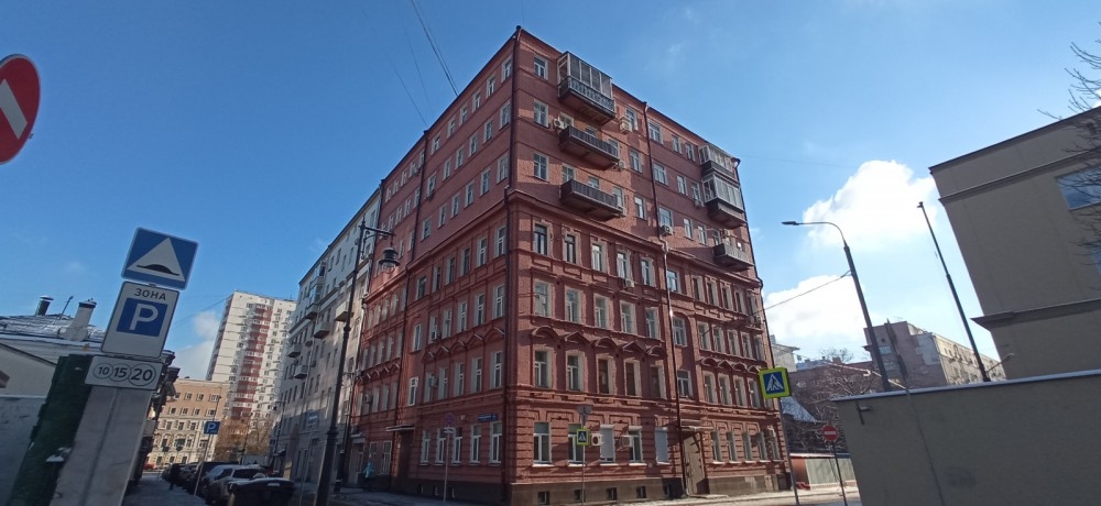 Продажа торгового помещения Жилое здание 