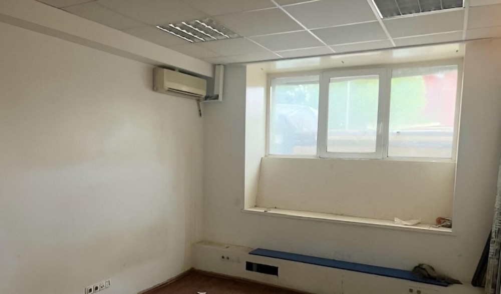 Продажа торгового помещения Жилое здание 