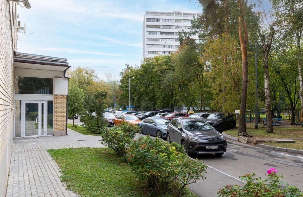 Продажа торгового помещения Жилое здание 