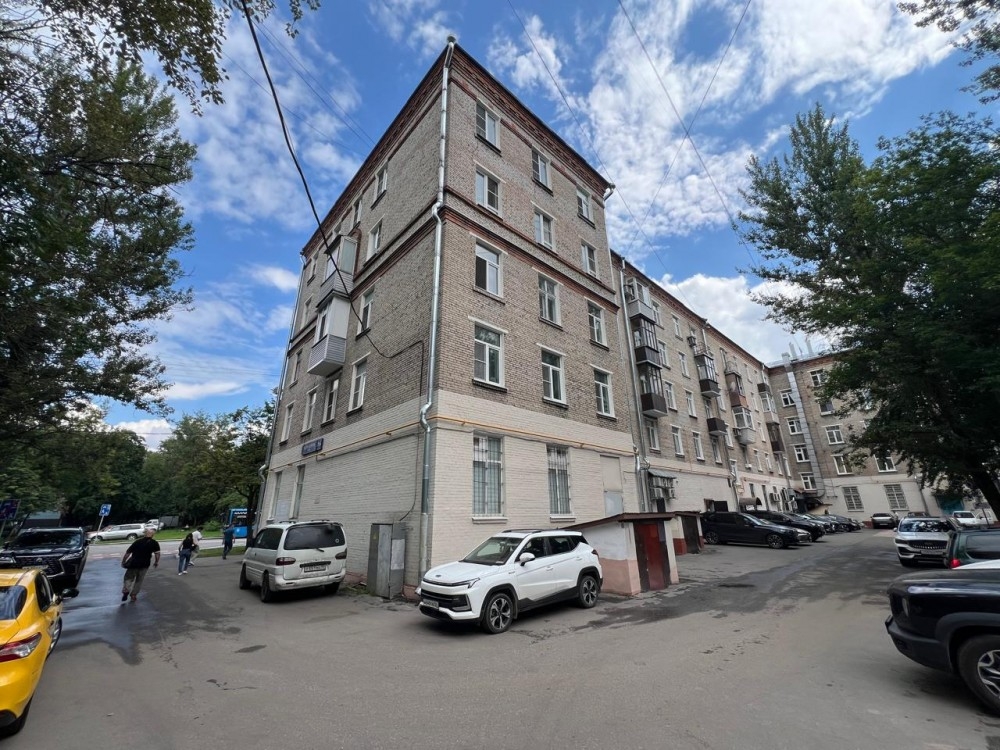 Продажа торгового помещения Жилое здание 