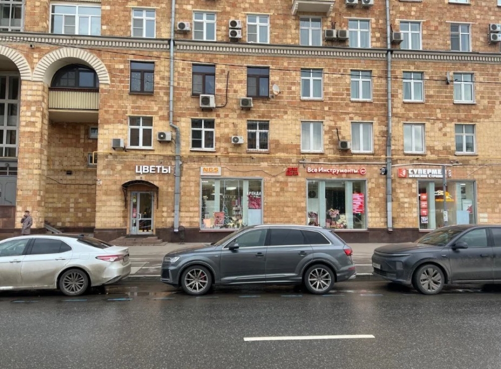 Аренда торгового помещения Жилое здание 