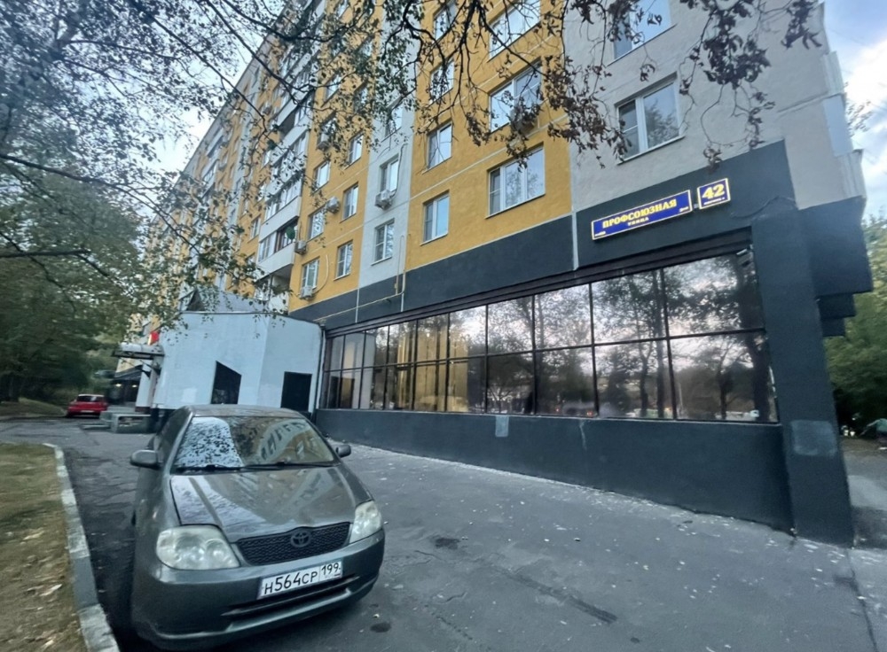 Продажа торгового помещения Жилой Дом