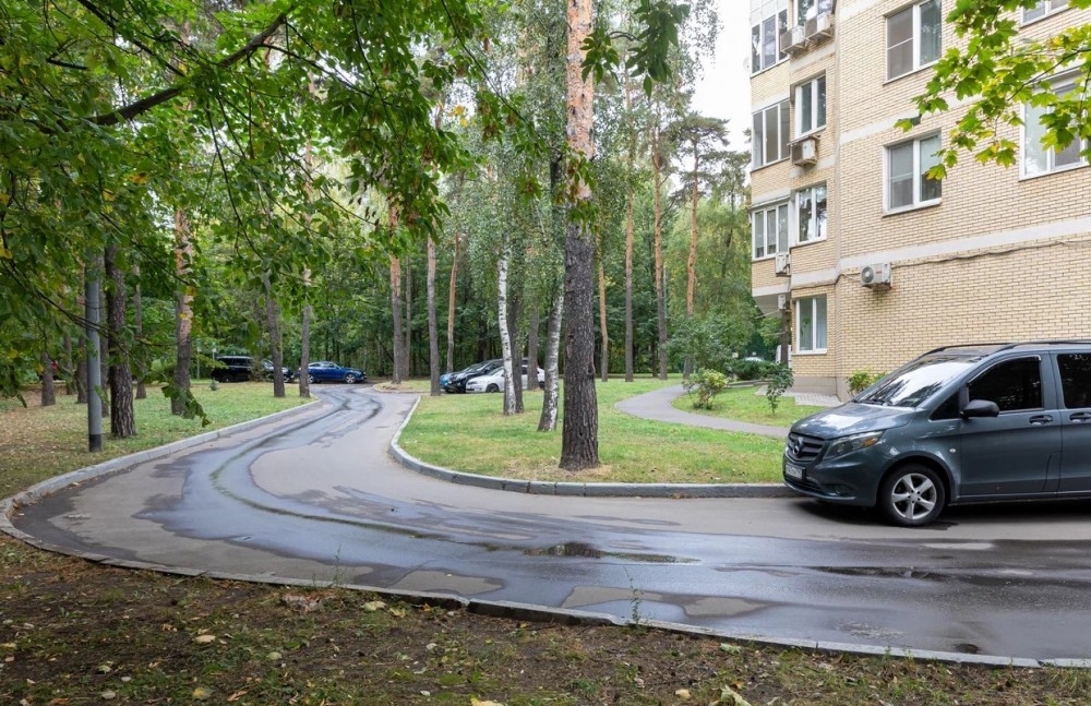 Продажа торгового помещения Жилое здание 