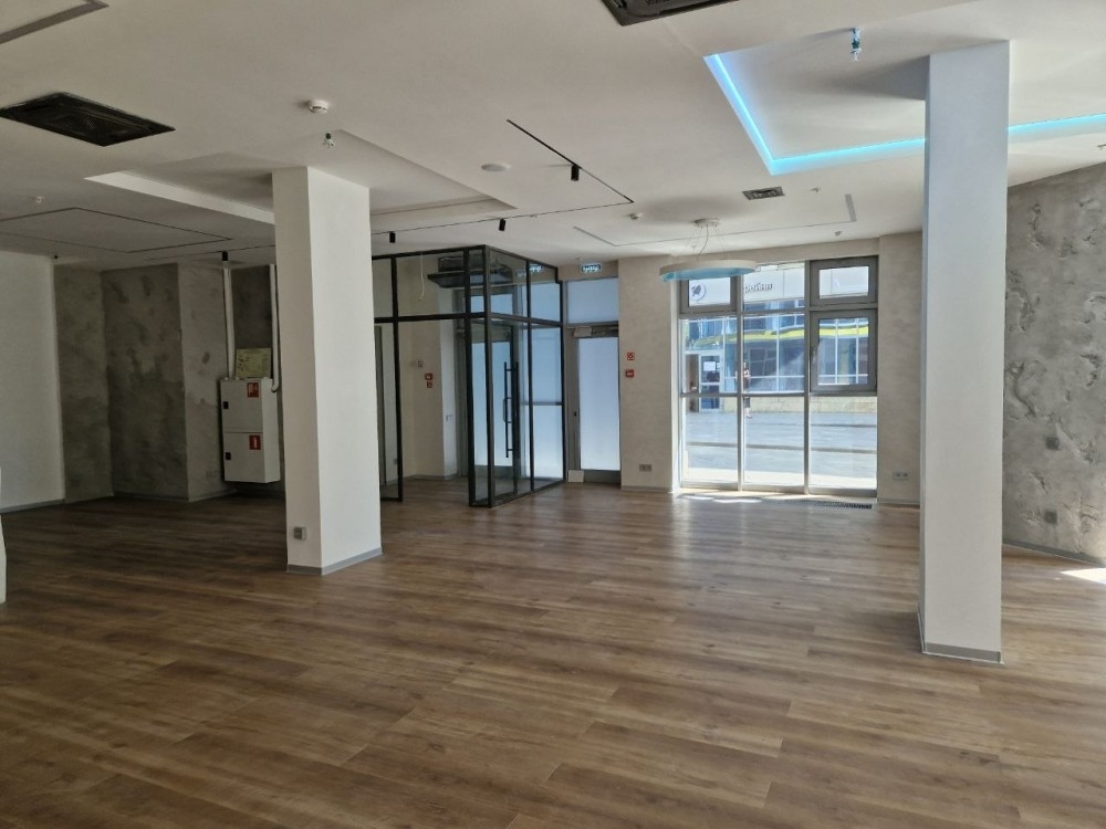 Аренда торгового помещения Деловой комплекс «Poklonka Place»