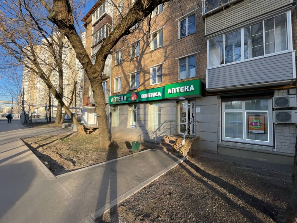 Продажа торгового помещения Жилое здание 