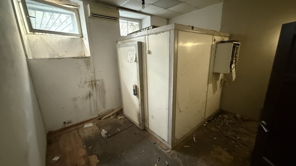 Продажа торгового помещения Жилое здание 