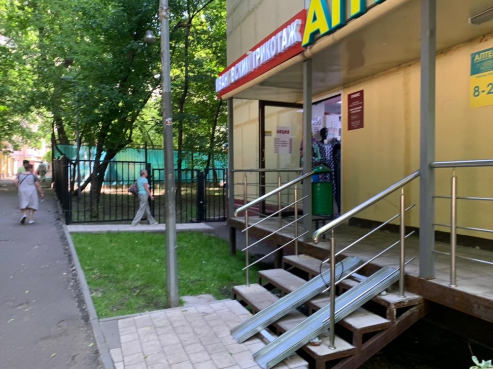 Аренда торгового помещения Жилое здание 