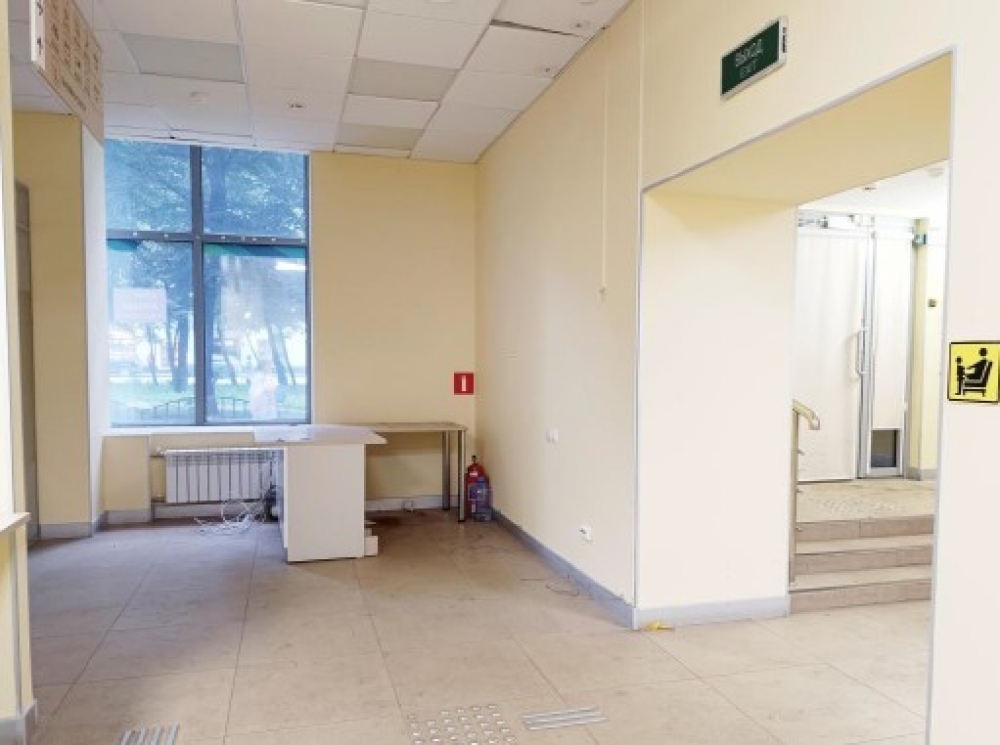 Продажа торгового помещения Жилое здание 