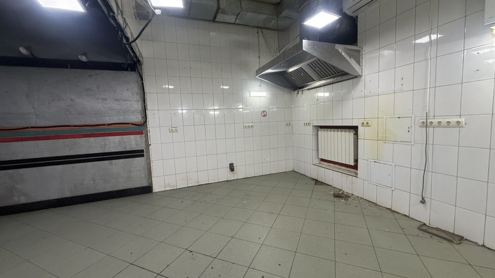 Продажа торгового помещения Жилое здание 