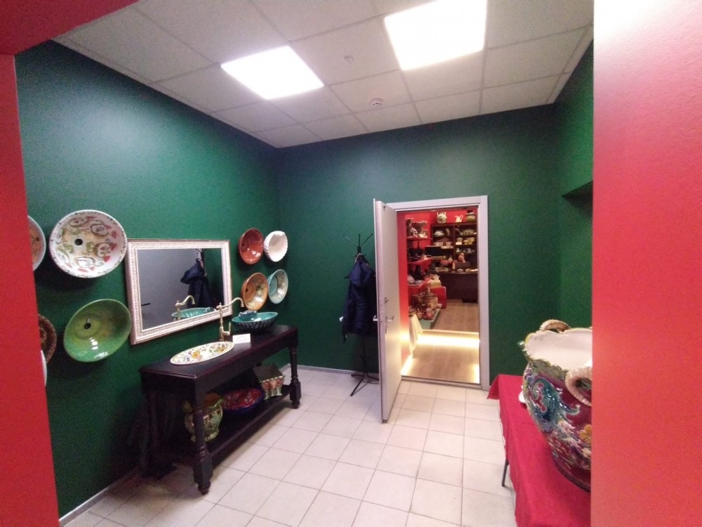 Аренда торгового помещения Жилое здание 