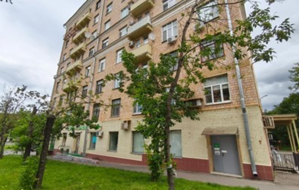 Продажа торгового помещения Жилое здание 