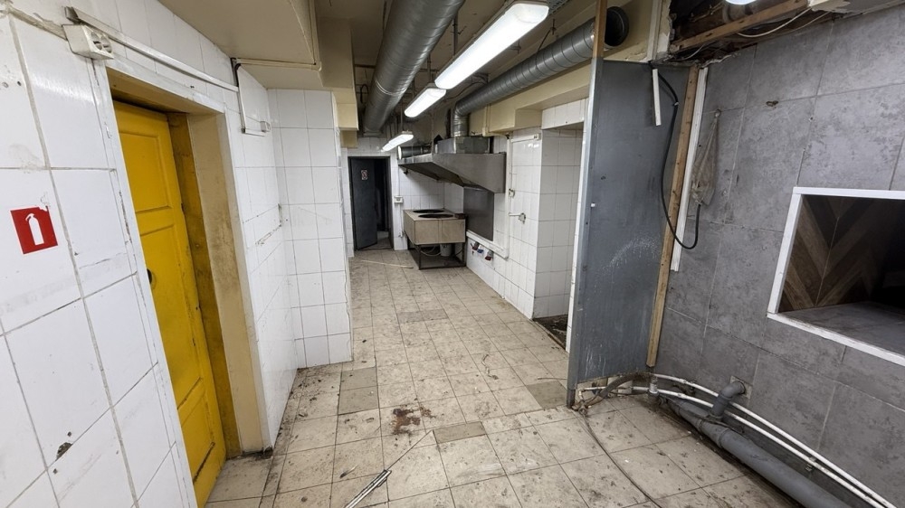 Продажа торгового помещения Жилое здание 