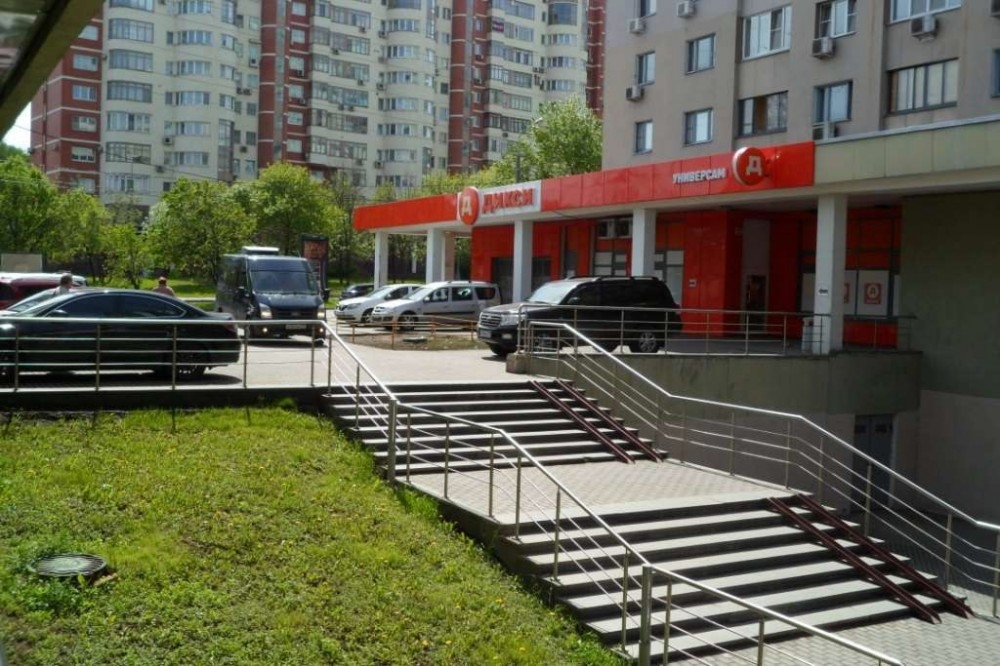 Аренда торгового помещения Жилое здание 