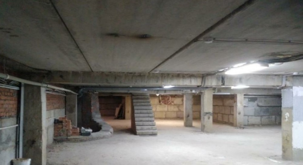 Продажа торгового помещения Жилое здание 