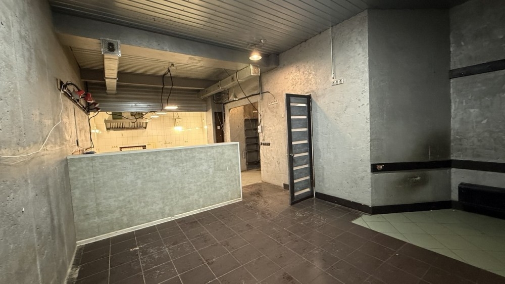 Продажа торгового помещения Жилое здание 