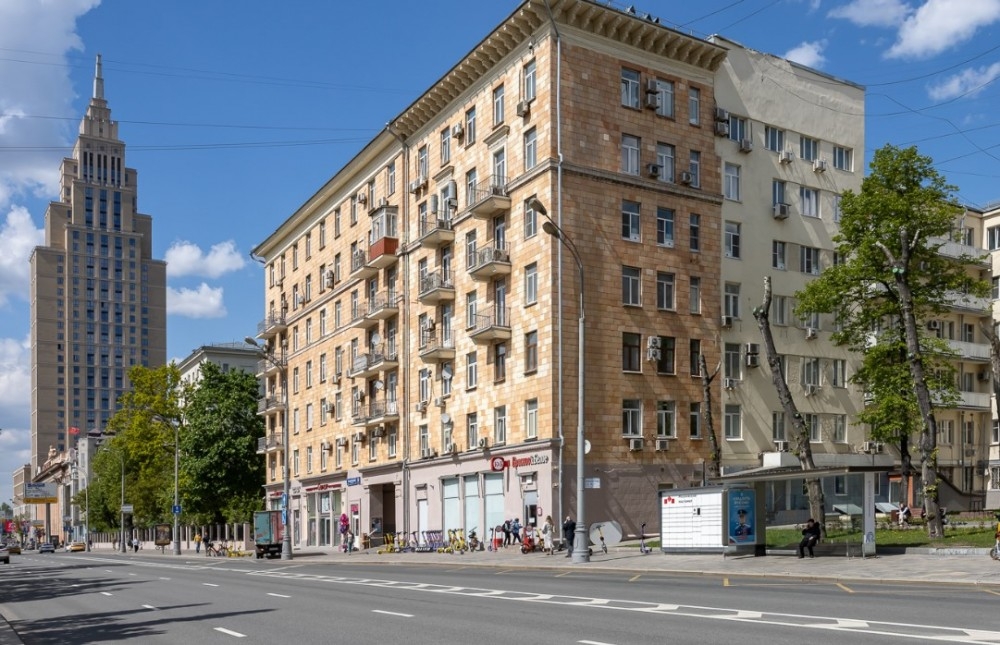 Продажа торгового помещения Жилое здание 