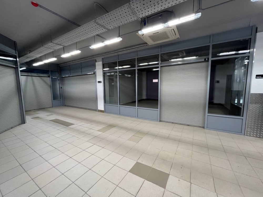 Аренда торгового помещения Жилое здание 