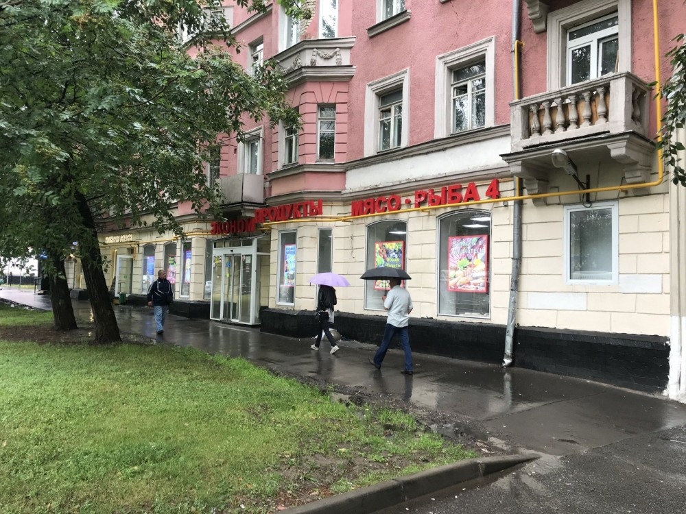 Аренда торгового помещения Жилое здание 