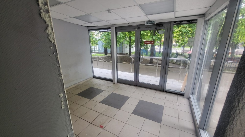 Аренда торгового помещения Жилое здание 